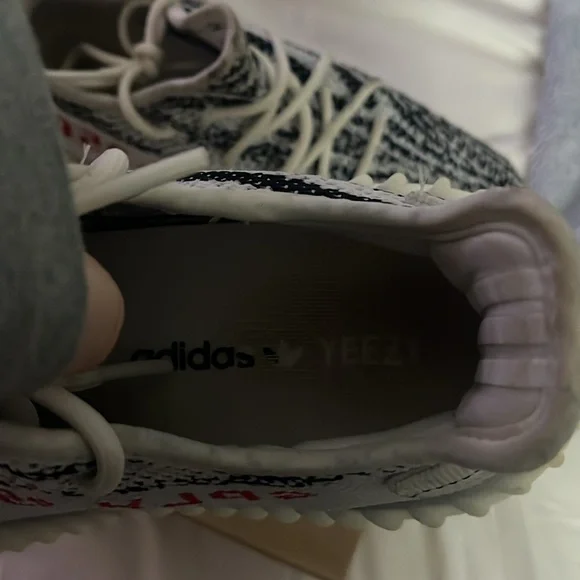 Yeezy Boost 350 V2 ‘Zebra’ 2022/2023 - Picture 3 of 4